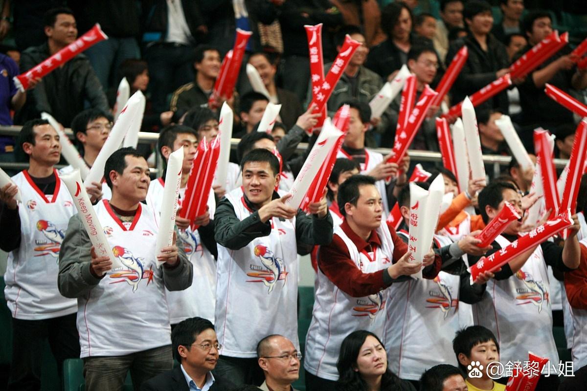 广东队在主场对阵深圳队，取得激烈胜利