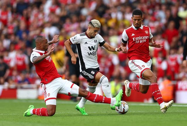 爱游戏官网-包含欧洲足坛强强对决，顶尖球队争夺胜利向幕共的词条