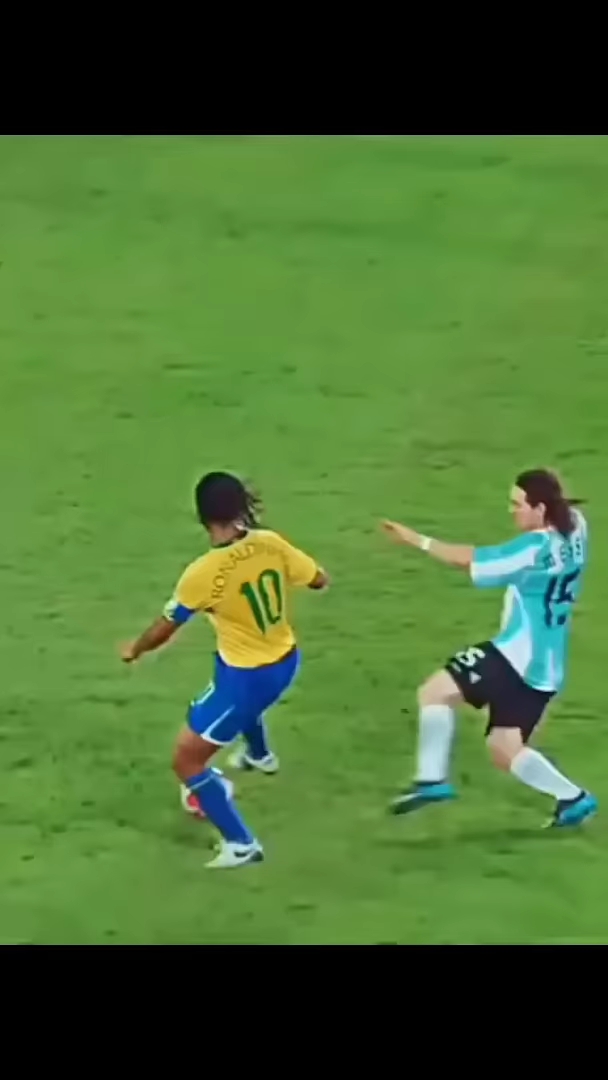 包含双雄对抗!梅西覆盖小罗,谁能笑到最后?的词条 包含双雄对抗!梅西覆盖小罗,谁能笑到最后?的词条