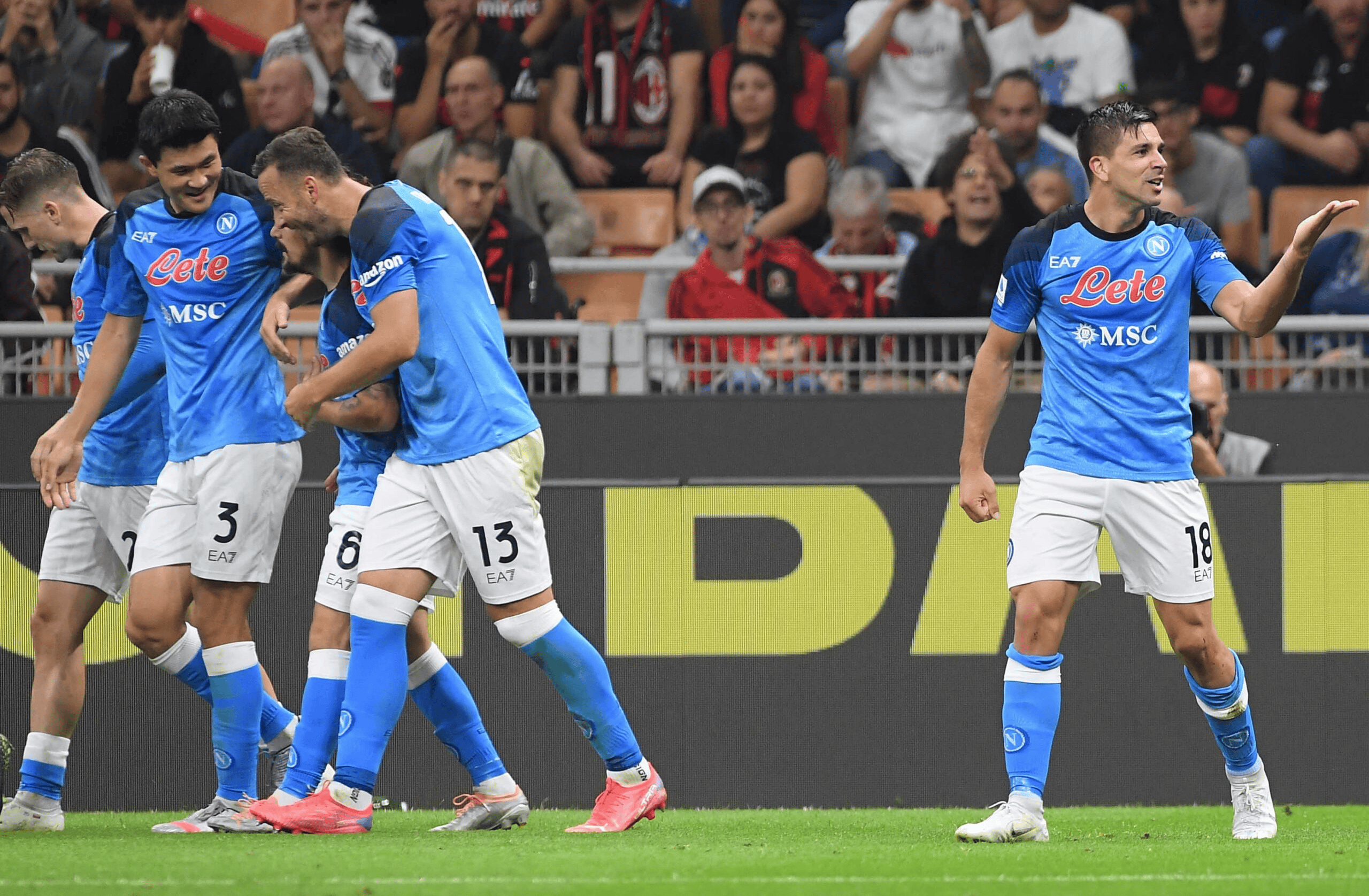 包含那不勒斯球员赛后训练,备战下场比赛的词条 包含那不勒斯球员赛后训练,备战下场比赛的词条