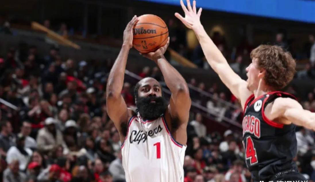 爱游戏亚洲官网-救世英雄！比赛中一位球员力挽狂澜成为救世主的简单介绍