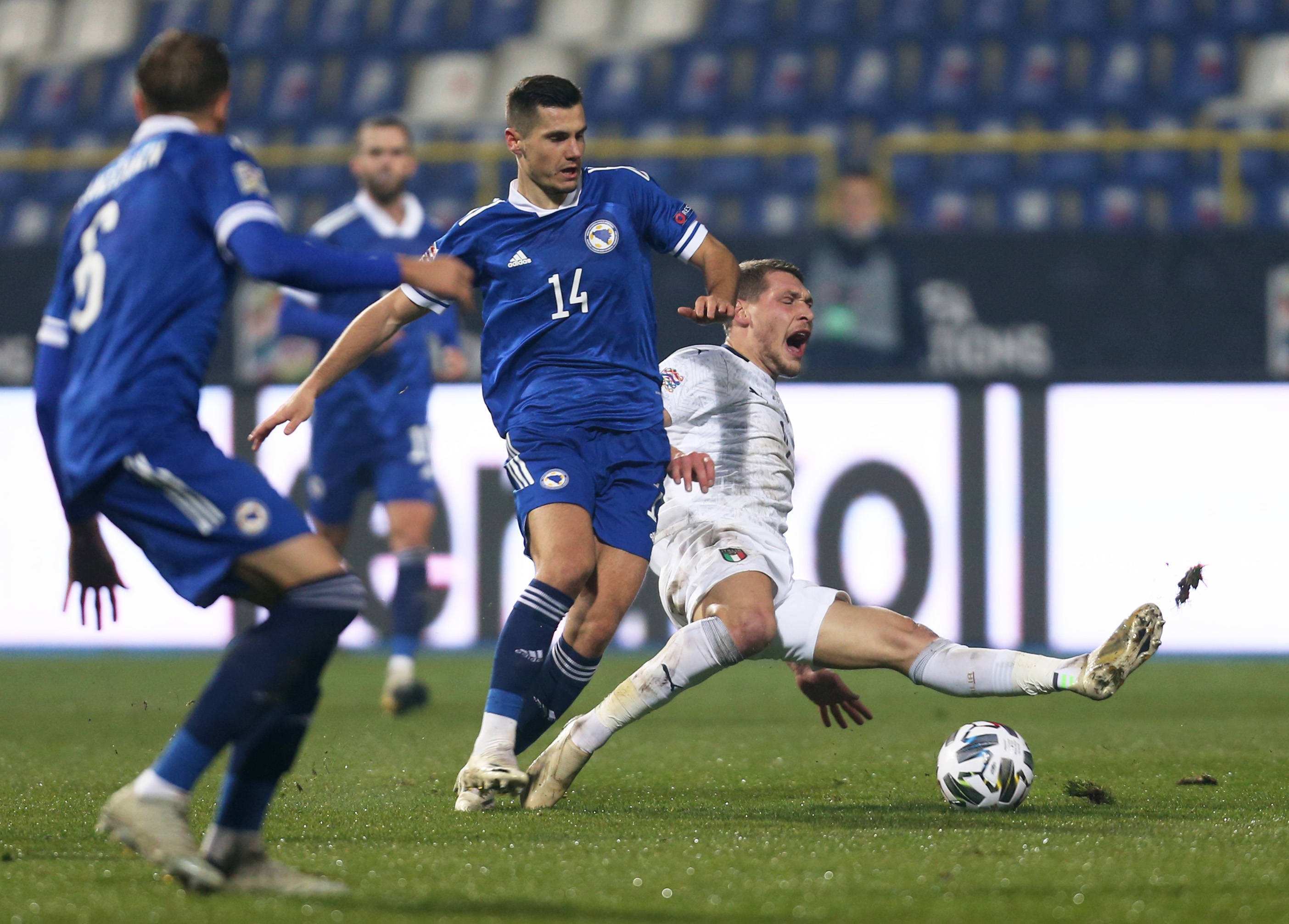 关于意大利主场失利晋级路途坎坷，需作出改变！的信息