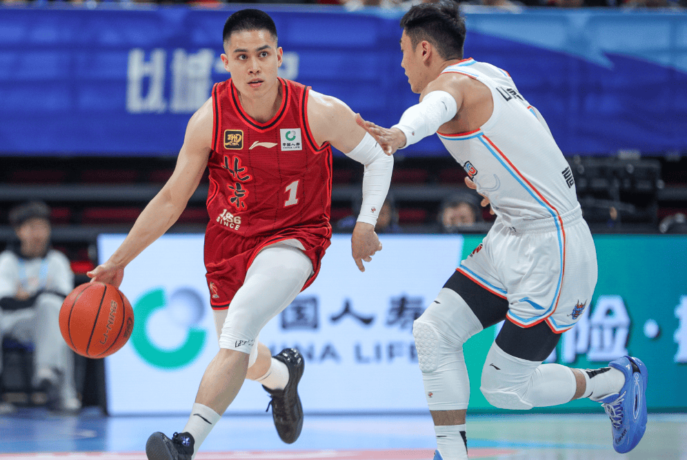 福建男篮崭露头角,备战季后赛 福建男篮崭露头角,备战季后赛