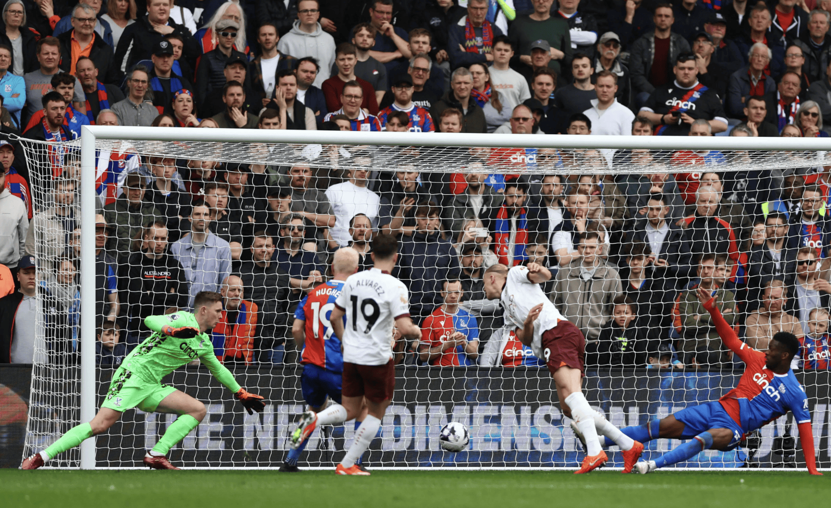 爱游戏网页版-曼城中场大将关键时刻助攻破门，率领国家队晋级的简单介绍