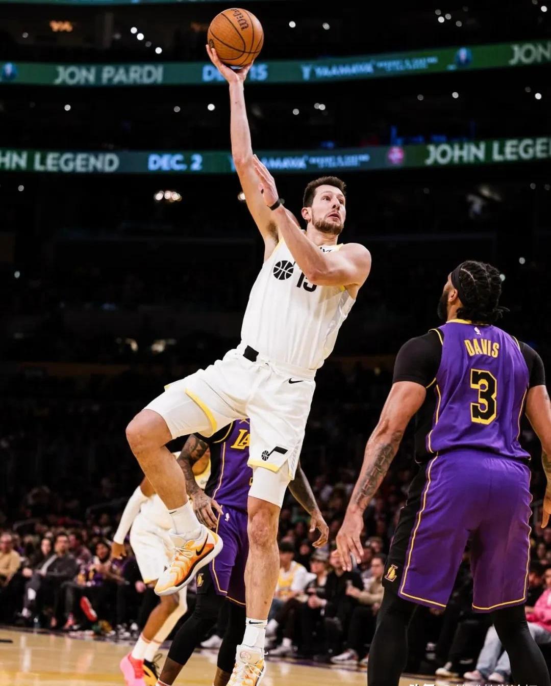 爱游戏在线-洛杉矶快船球员再次取得胜利