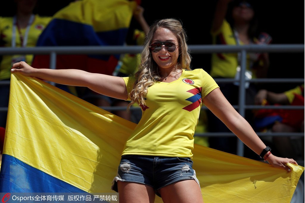 女子足球经典对决,球风迥异 女子足球经典对决,球风迥异