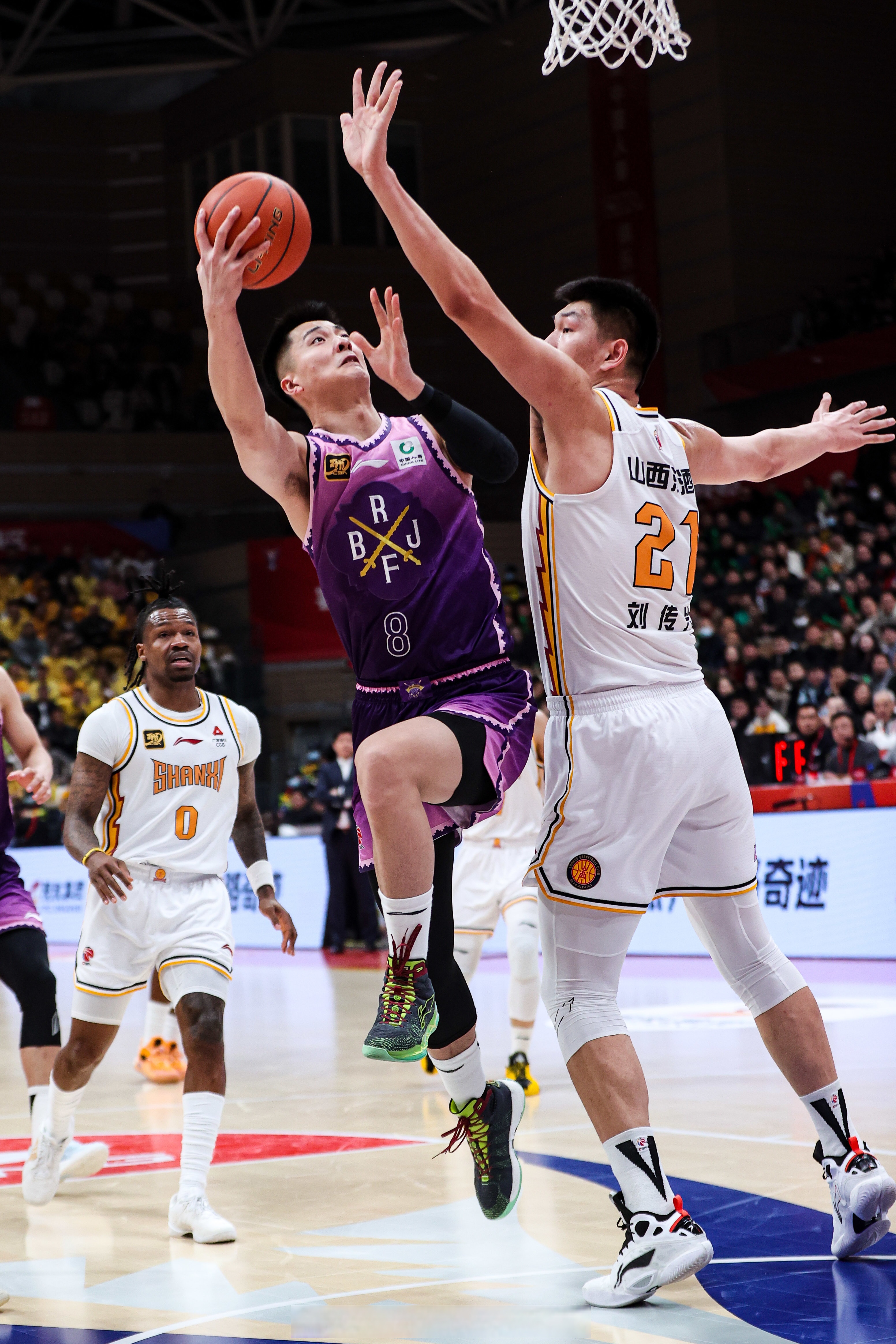 篮球比赛中一支实力强劲的球队陷入困境