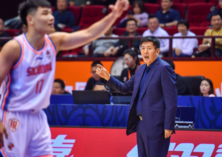 爱游戏体育官网-包含紧急换人调整后，球队发挥出色，取得关键胜利的词条