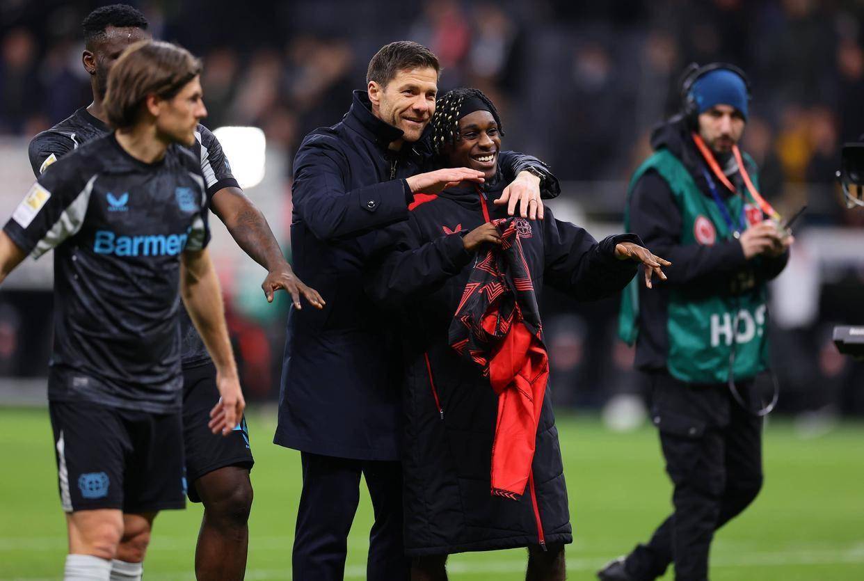 包含勒沃库森客场惜败，形势严峻的词条