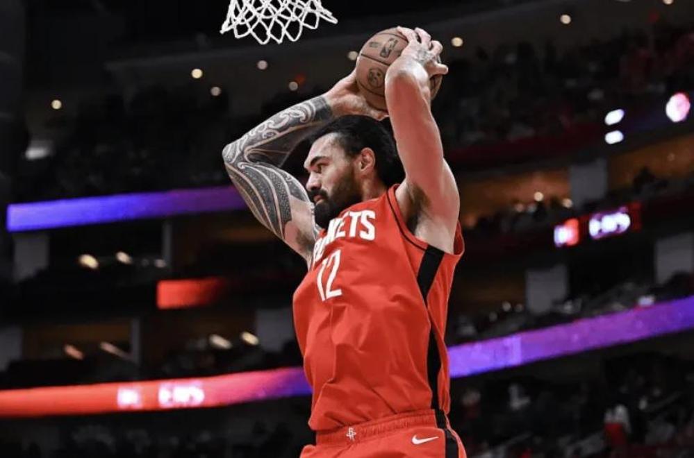 包含芬兰前锋连番破门，助球队锁定胜局的词条