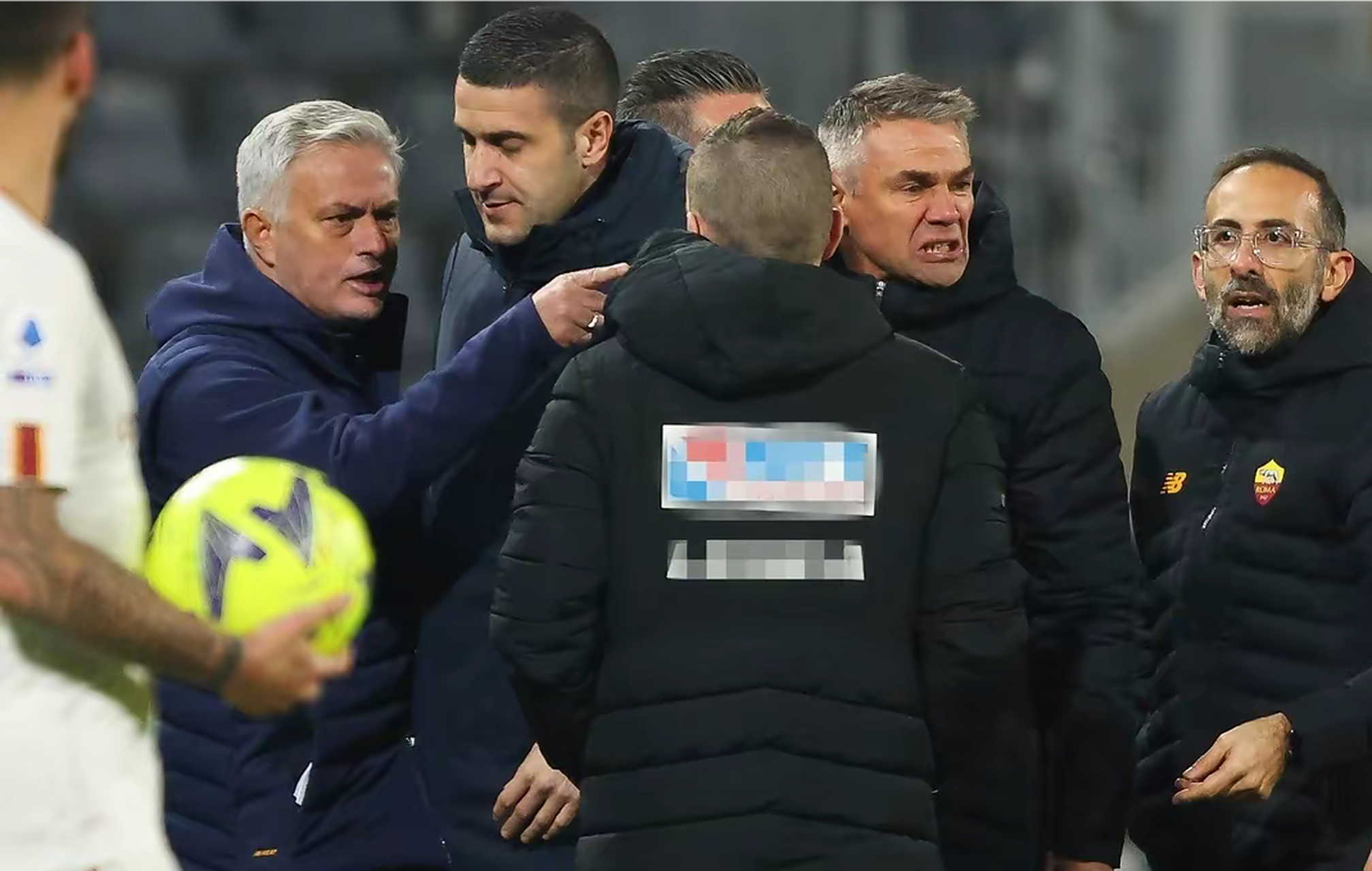 爱游戏中国官网-罗马主场对决萨索洛，欲再拿三分将差距缩小