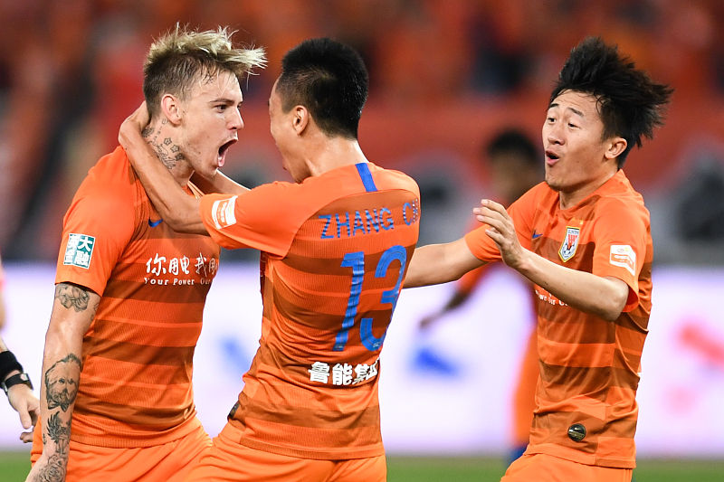 新人表现抢眼,赢得球迷青睐和教练赞誉 新人表现抢眼,赢得球迷青睐和教练赞誉