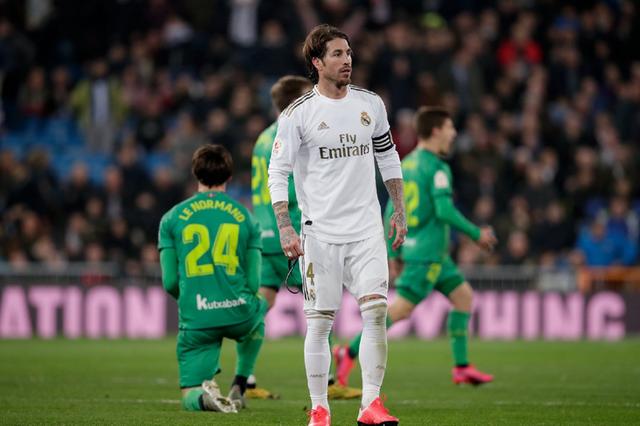 爱游戏在线-塞维利亚客场爆冷击败格拉纳达，取得重要三分