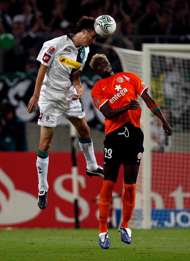 爱游戏-包含门兴格拉德巴赫主场失利，战绩疲软令球迷忧心的词条