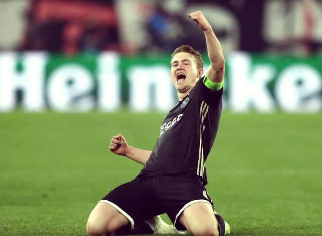 阿贾克斯表现抢眼,成功晋级足球巨星赛事的简单介绍 阿贾克斯表现抢眼,成功晋级足球巨星赛事的简单介绍