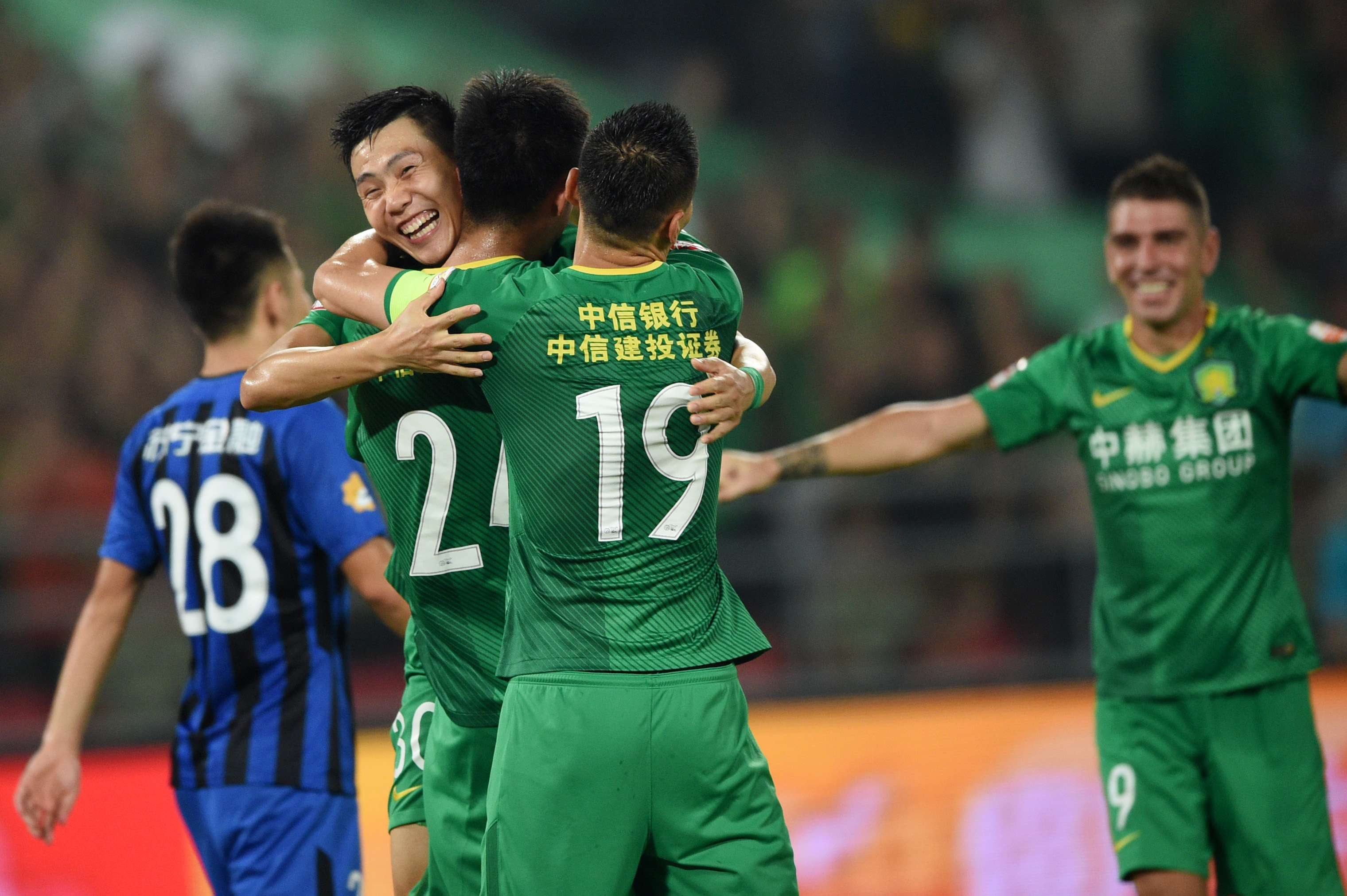 爱游戏在线登录-苏宁易购足球队全队投入训练，力争反弹