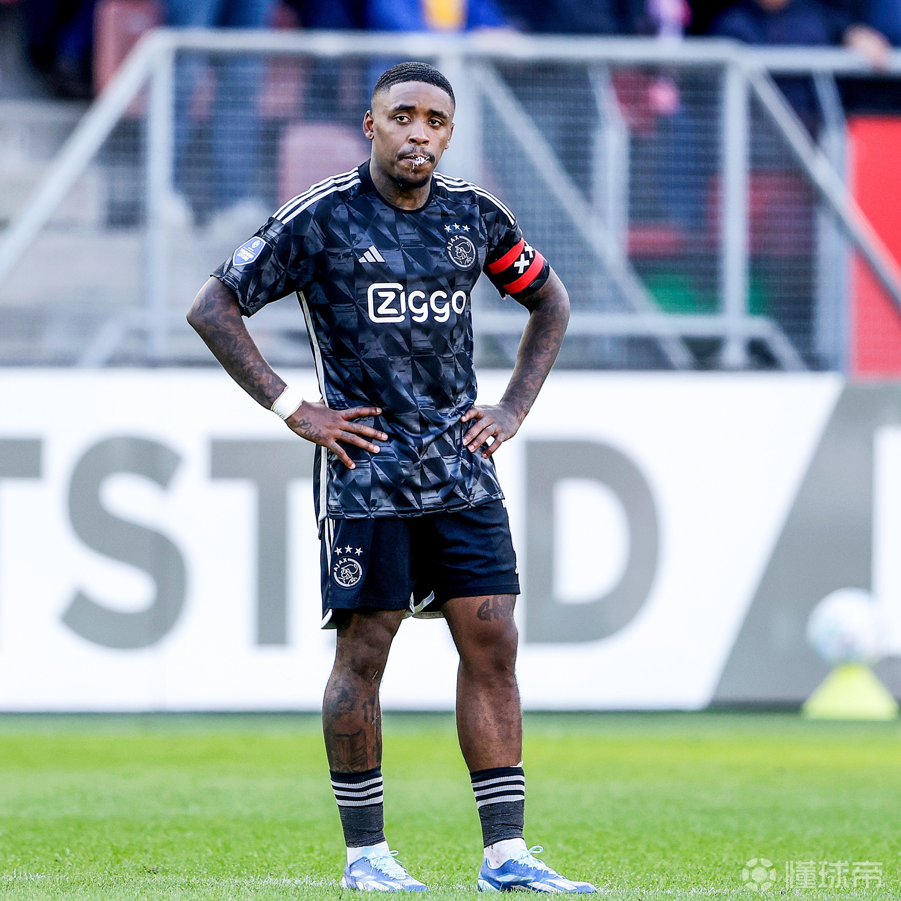 阿贾克斯击败里昂,领跑大局 阿贾克斯击败里昂,领跑大局