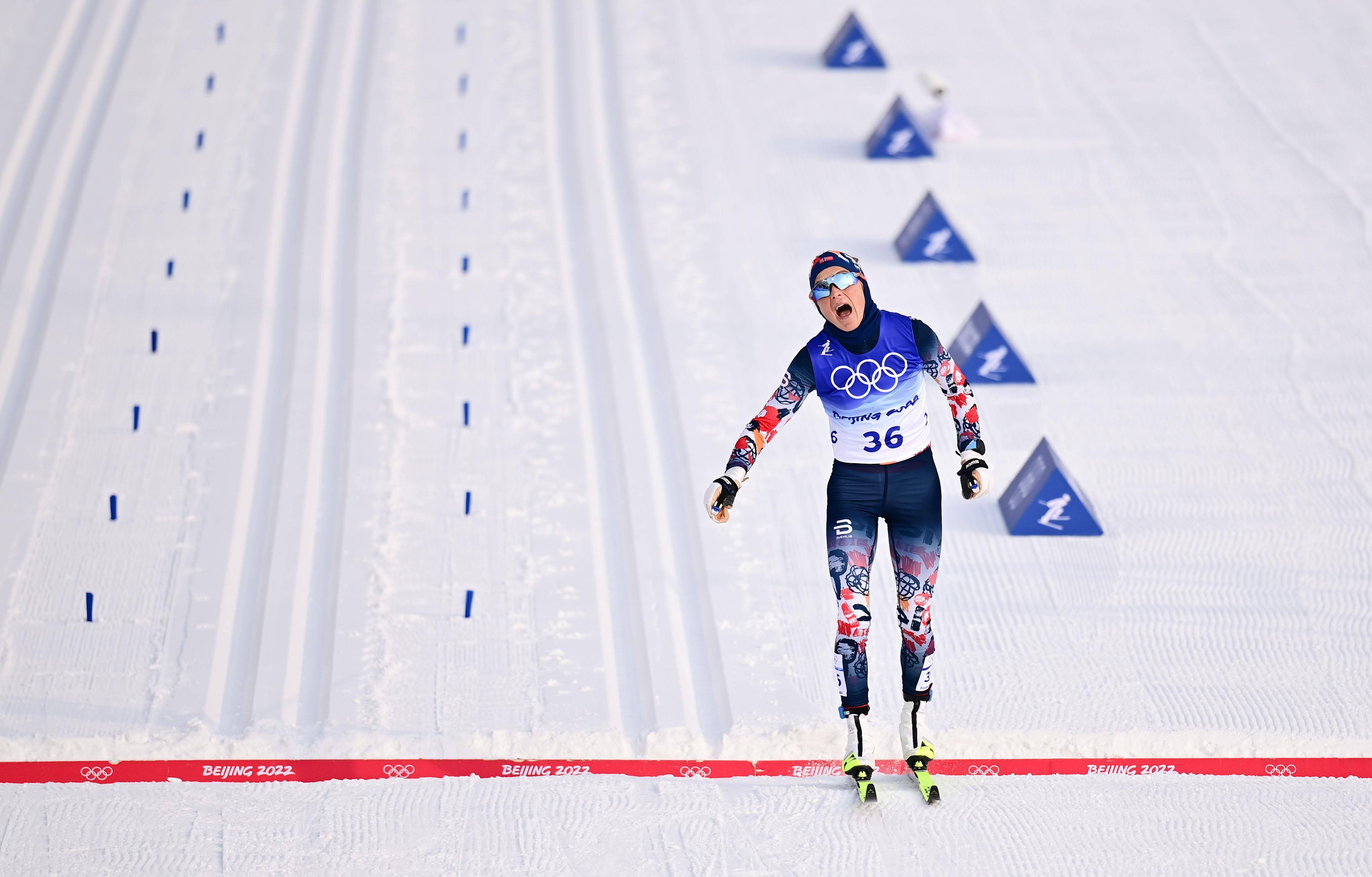 英国选手击败挪威队赢得滑雪胜利