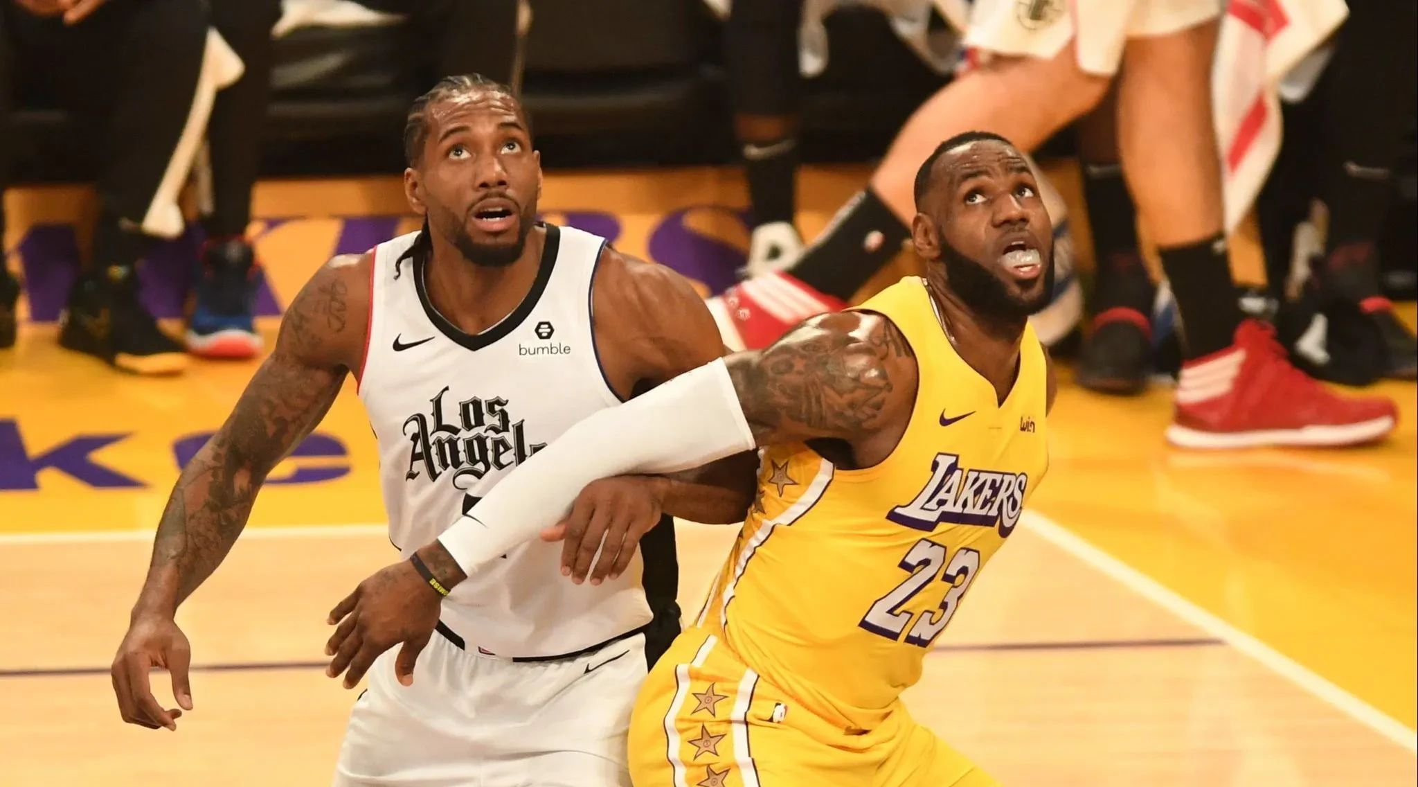 湖人背靠背战胜爵士，浓眉低迷表现不影响比赛的简单介绍