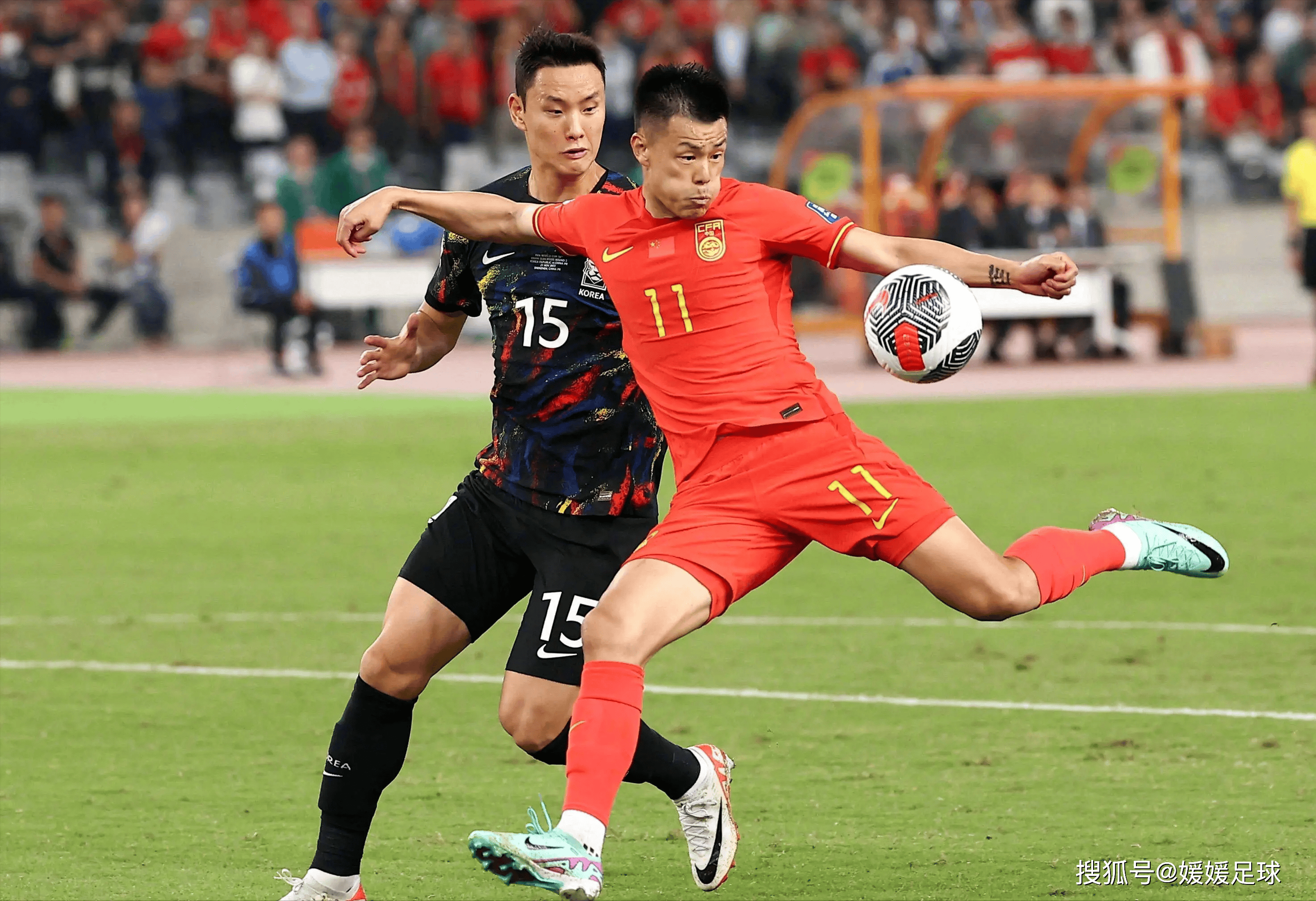 足球比赛中球员绝对实力展现