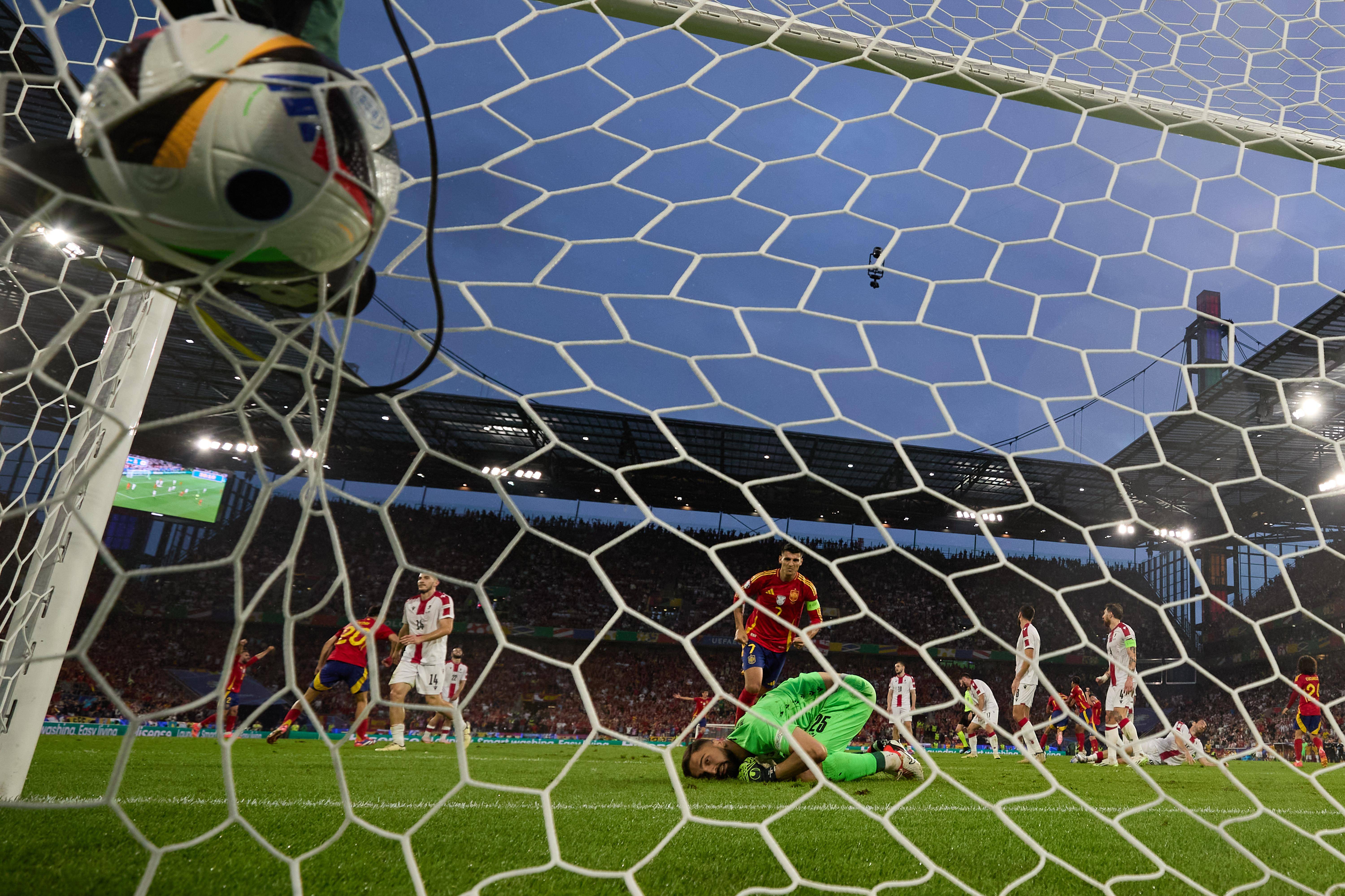 关于华沙喜获晋级之喜，成功晋级欧洲精英赛事半决赛的信息