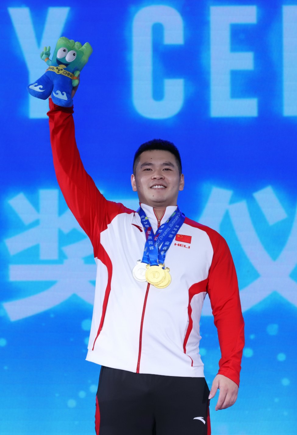 爱游戏官网-举重比赛加拿大选手斩获金牌