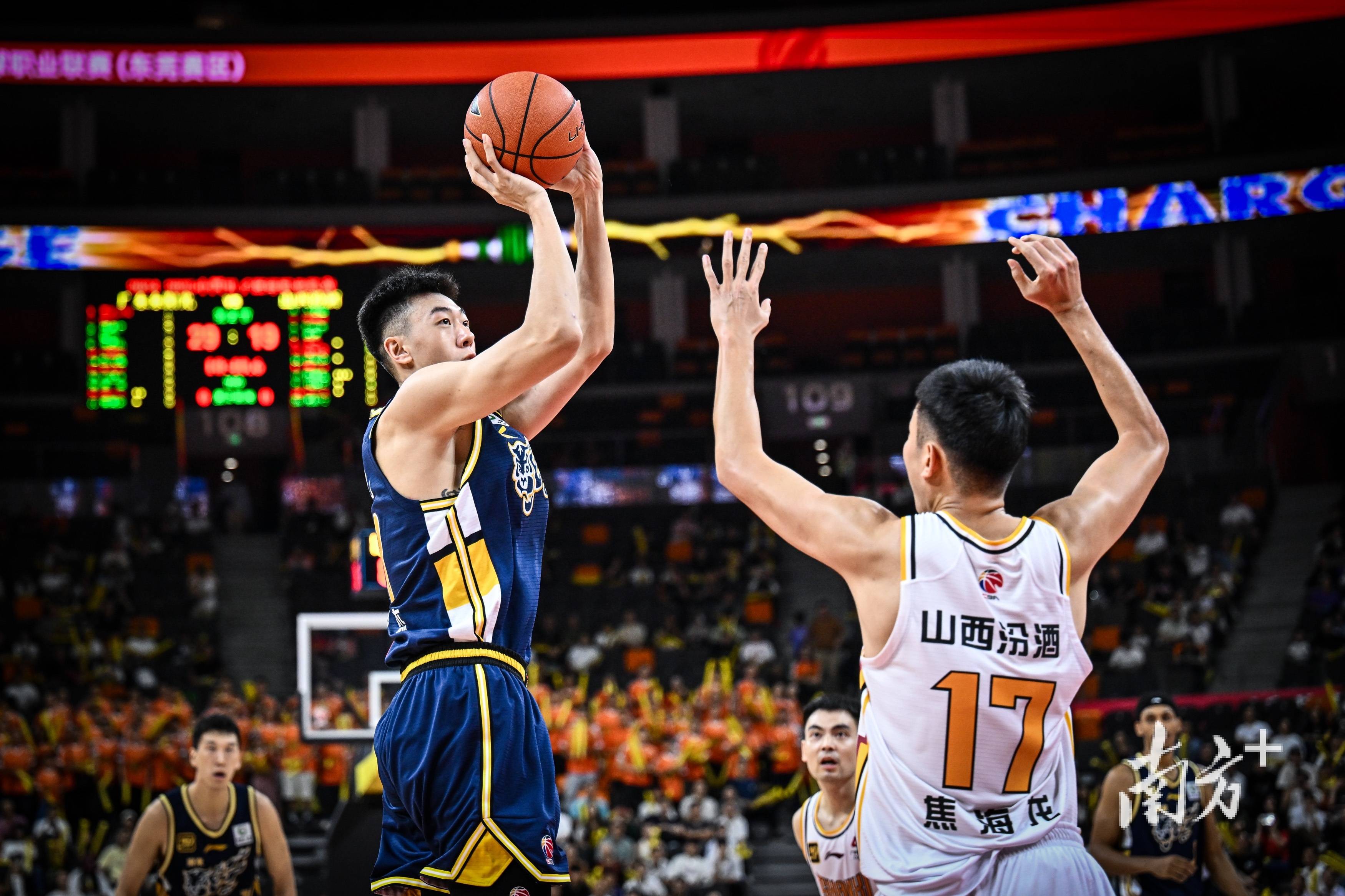 爱游戏官网-广东双外援表现出色，带队拿下胜利的简单介绍